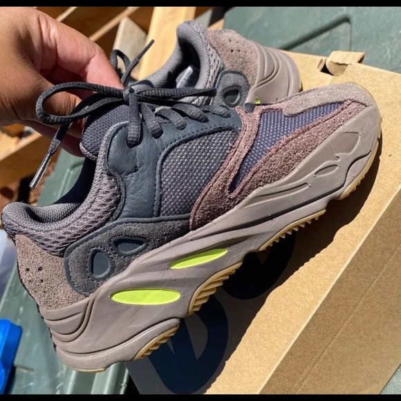 🚫SOLD🚫Yeezy Boost 700 Mauve - Picture 4 of 9